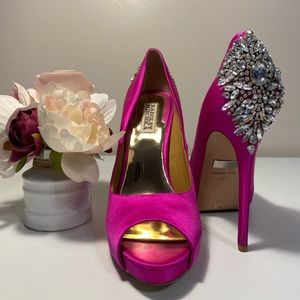 Kiara evening peep-toe pump in hot pink